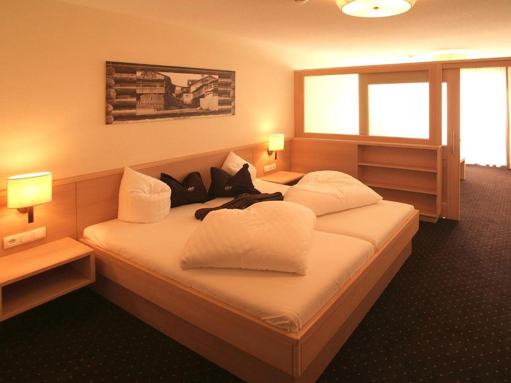 Hotel Roeck Garni Fiss Room photo